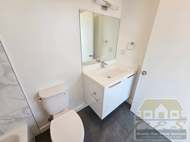 Building Photo - Modern Elegance Meets Timeless Charm – 4 bedroom 4 bath Home in North Oakland