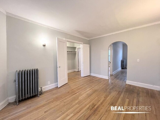 Building Photo - 1 bedroom in CHICAGO IL 60625
