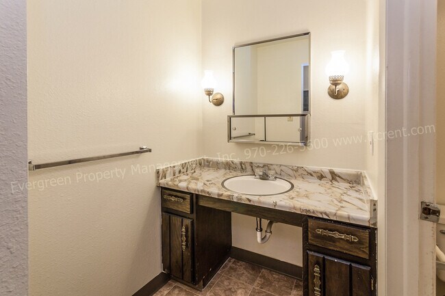 Building Photo - 1314 E 16th St