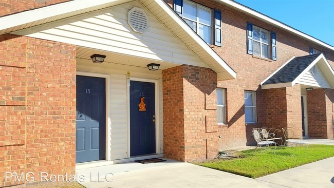 Building Photo - 1 br, 1 bath Room For Rent - 220 Lanier Dr