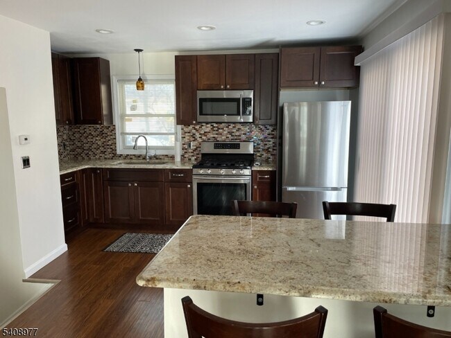 Building Photo - 411 Lake Shore Dr