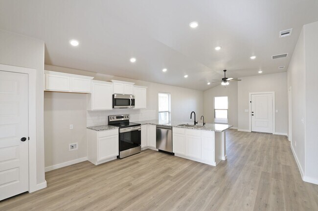 Building Photo - 9901 Yellowhouse Ave