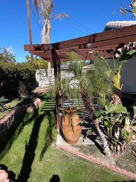 Building Photo - 53865 Avenida Mendoza