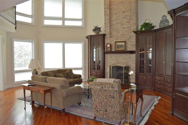 Building Photo - 711 Berkshire Ct