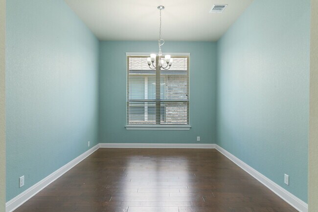 Building Photo - 26923 Camellia Trce