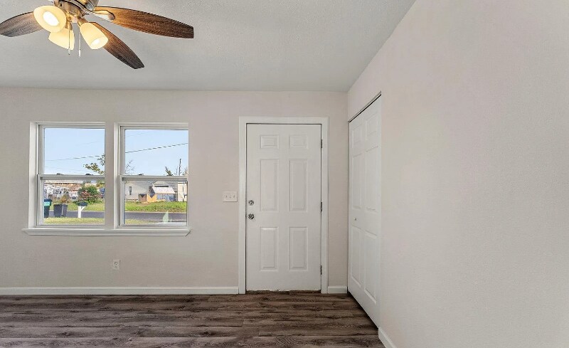 Building Photo - 921 Nottingham Dr