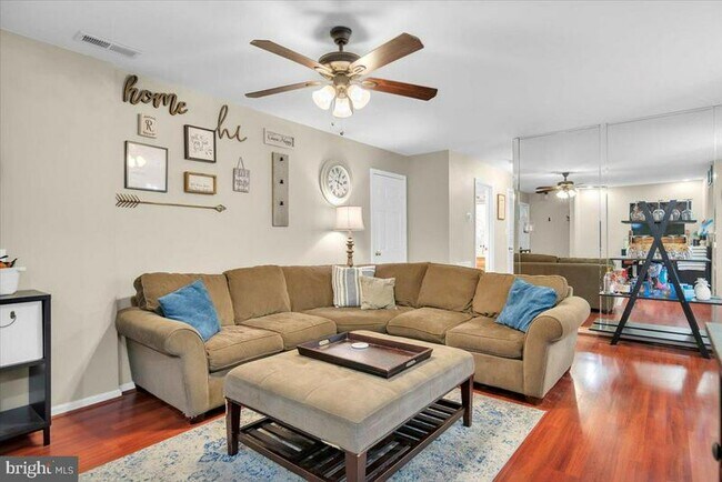 Building Photo - 213 Steeplechase Ct