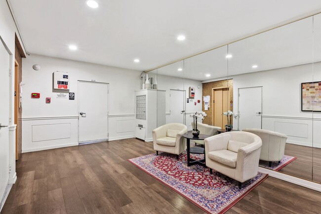 Building Photo - Beautiful & Spacious 1BD/1BA Condo - Walk ...