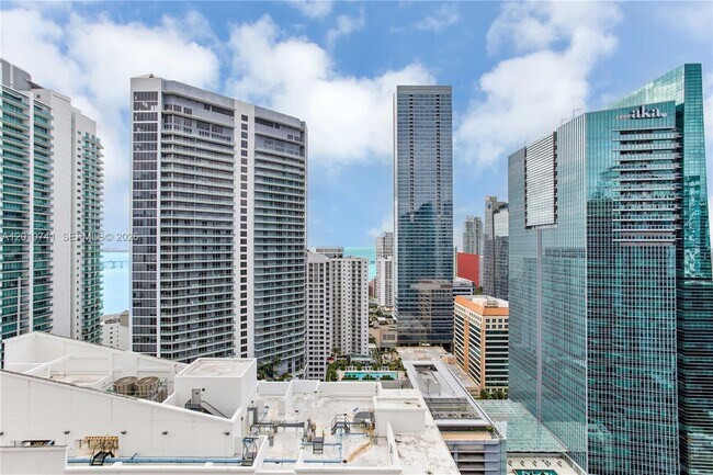 Building Photo - 1200 Brickell Bay Dr