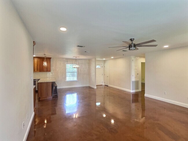 Building Photo - 3 BD Home with 30 x 40 Shop with Four 10 x 12 Attached Stalls