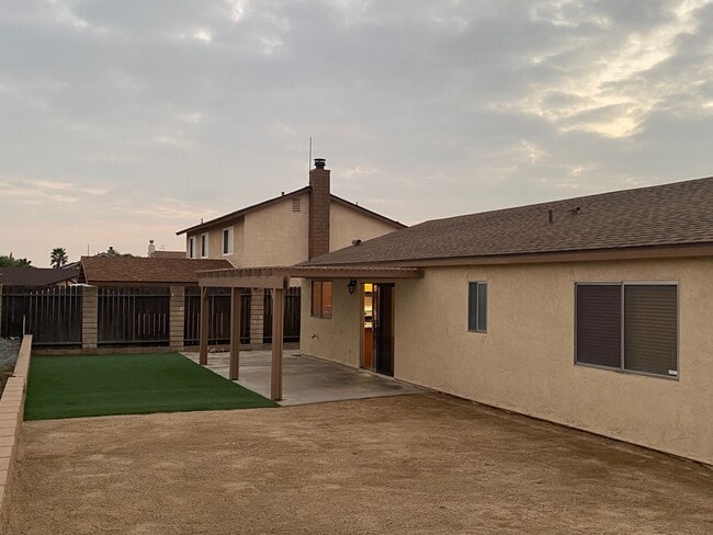 Building Photo - Single Story Upgraded Home in Fontana