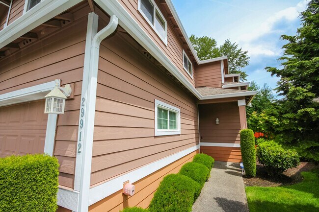 Building Photo - Lovely 3 Bedroom Auburn Condo
