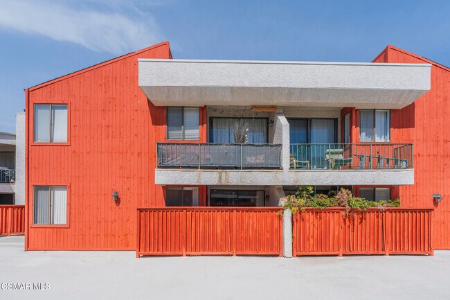 Building Photo - 7211 Cozycroft Ave