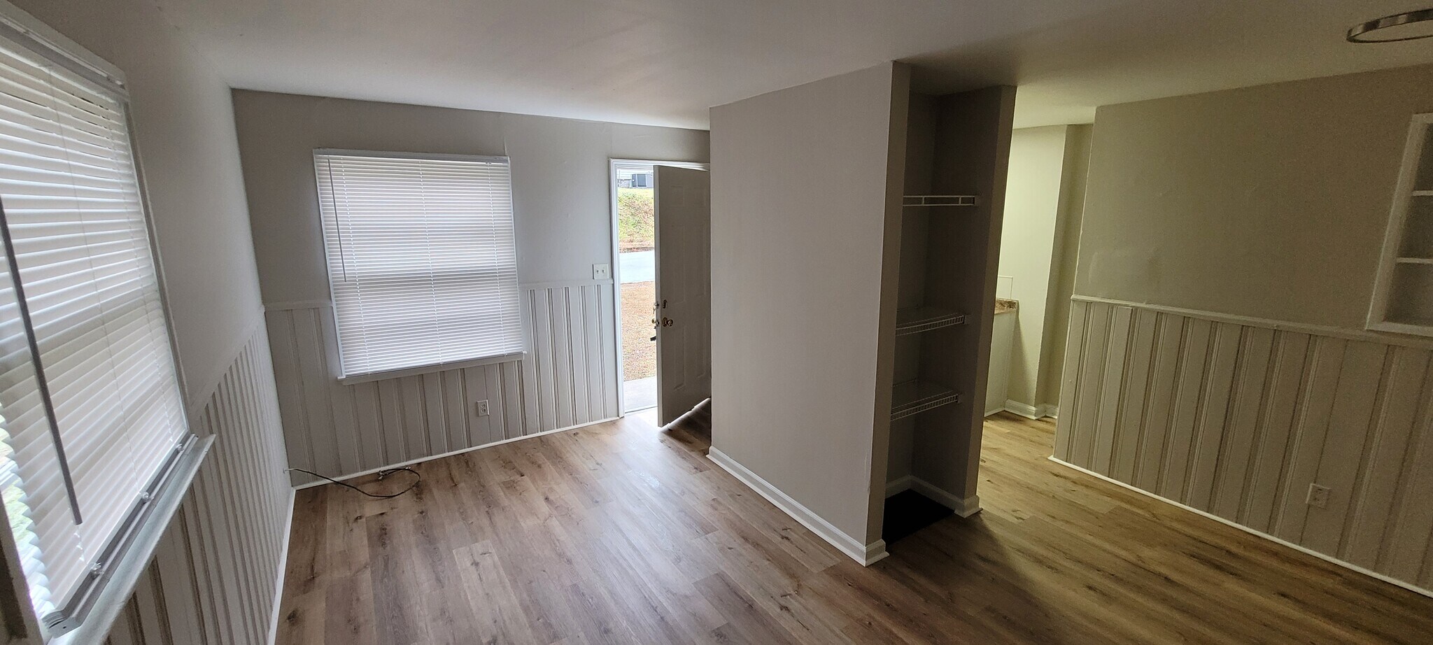 Building Photo - 903 Martin St