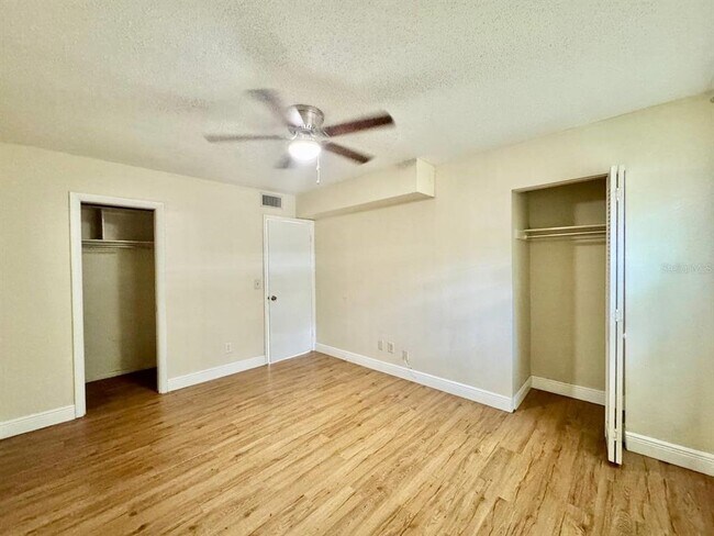 Building Photo - 865 Trotter Rd