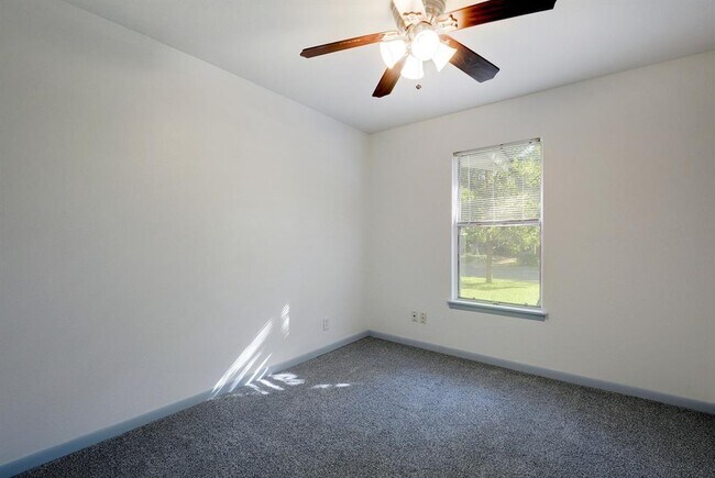 Building Photo - 4704 S Forest Dr