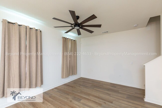 Building Photo - OTAY MESA !!!TRI LEVEL PERFECTION 2 BED/2....