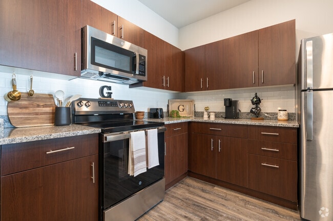 2BR, 2BA - 1,135SF - Kitchen - Glengrove Apartments