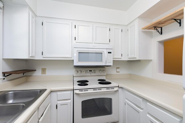 Building Photo - 5541 Kaplan Dr