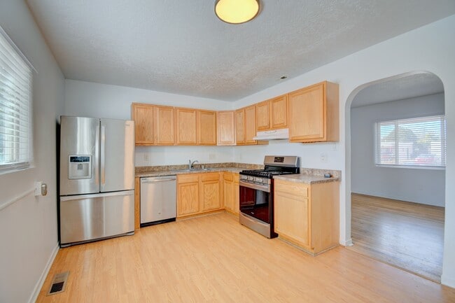 Building Photo - 436 General Patch St NE