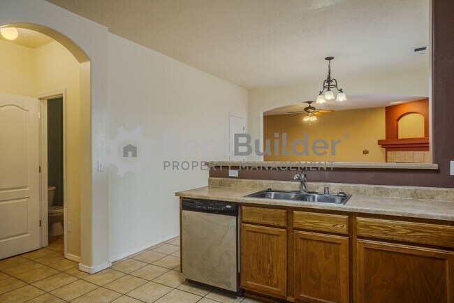Building Photo - FANTASTIC 3-Bedroom 2-1/2 bath Home in ANDERSON HILLS NEIGHBORHOOD