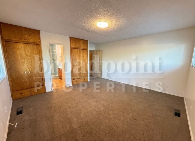 Building Photo - 440 Chestnut Ln