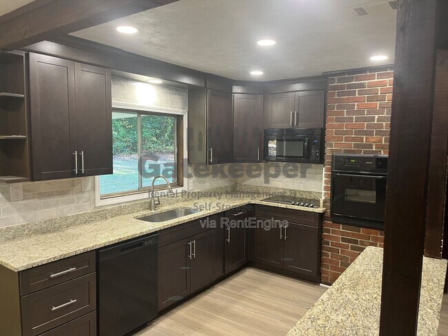 Building Photo - 163 Old Norton Rd