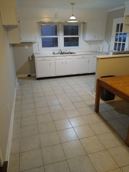 Building Photo - 1627 Browns Ave