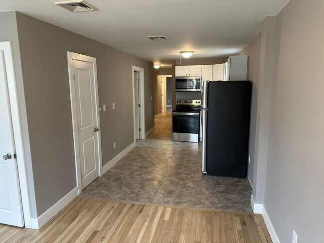 Building Photo - 234 Oak St