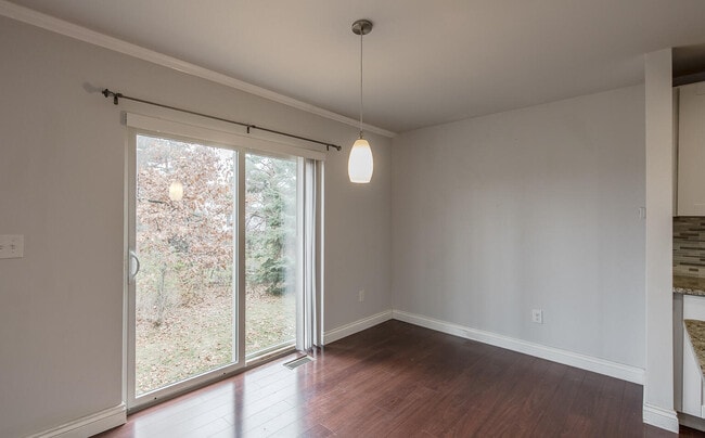 Building Photo - 324 Stratford Ln