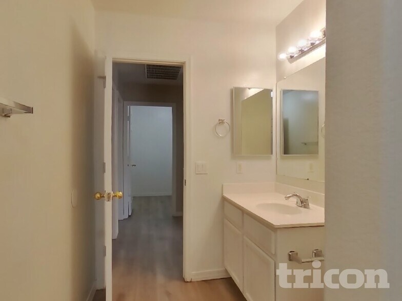 Building Photo - 7437 W Elwood St