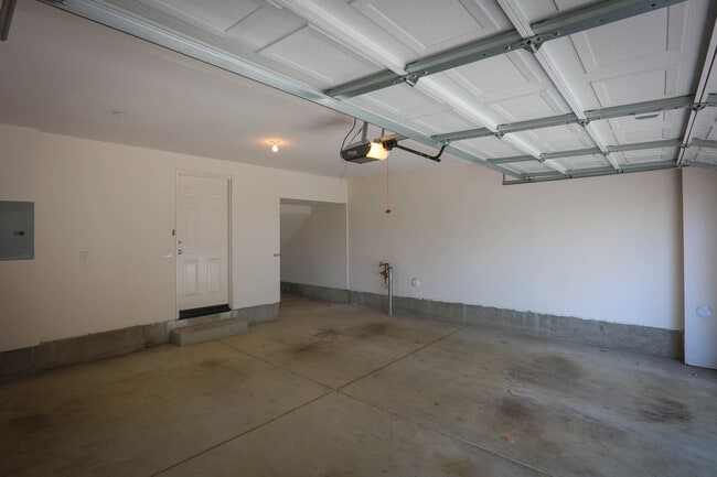 Building Photo - 720 S San Fernando Blvd