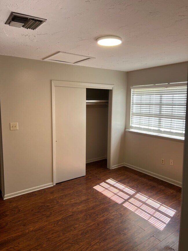 Building Photo - 134 N Meyers Dr
