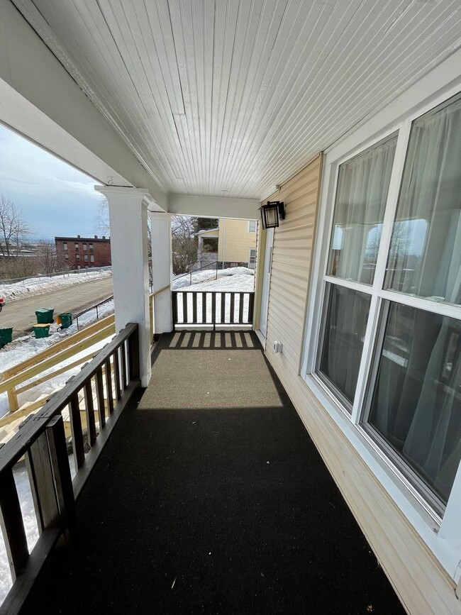 Building Photo - AVAILABLE JUNE/JULY - Remodeled 3 Bed 1.5 ...