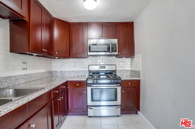 Building Photo - 3046 Chadwick Dr