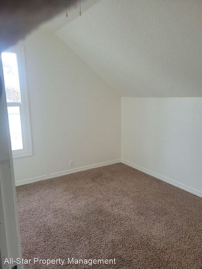 Building Photo - 3 br, 2 bath House - 318 South Date