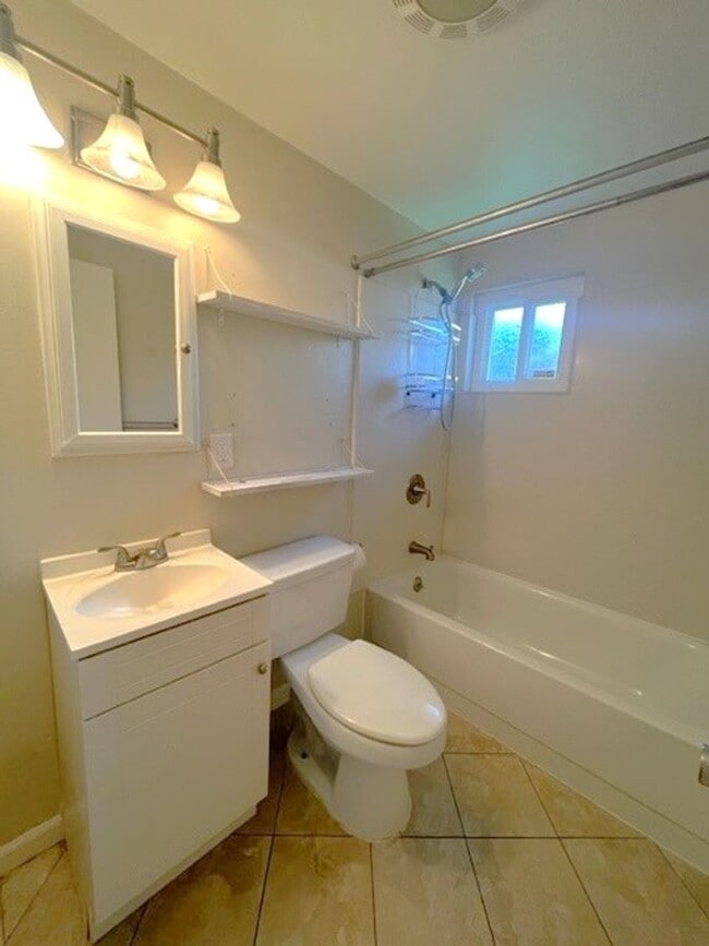 Building Photo - Adorable College Green 3 BDRM 2 BATH available early-mid January!