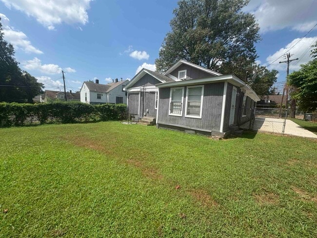 Building Photo - 814 N Merton St