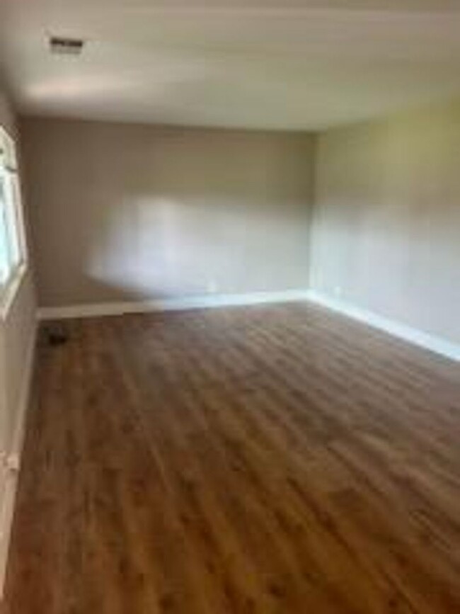 Building Photo - Corner lot home!