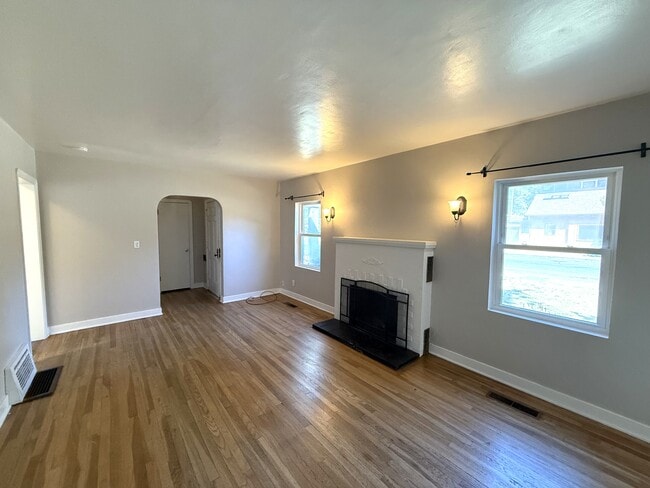 Building Photo - 191 E Washington Ave