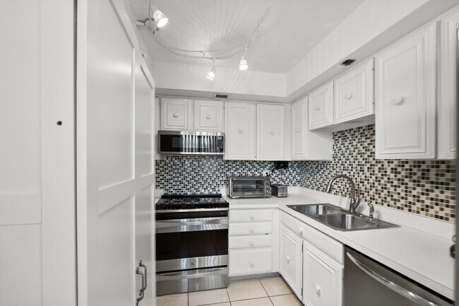 Building Photo - 3000 Presidential Way