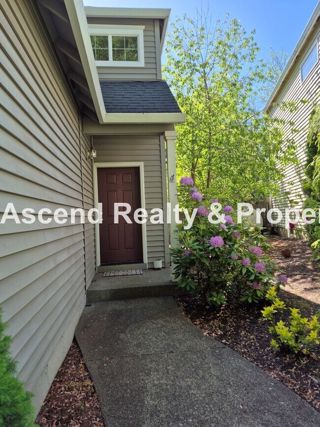 Building Photo - Available NOW! 1 Small Pet OK, Great Bethany Neighborhood, Fenced Yard, New Interior Paint/Dishwa...