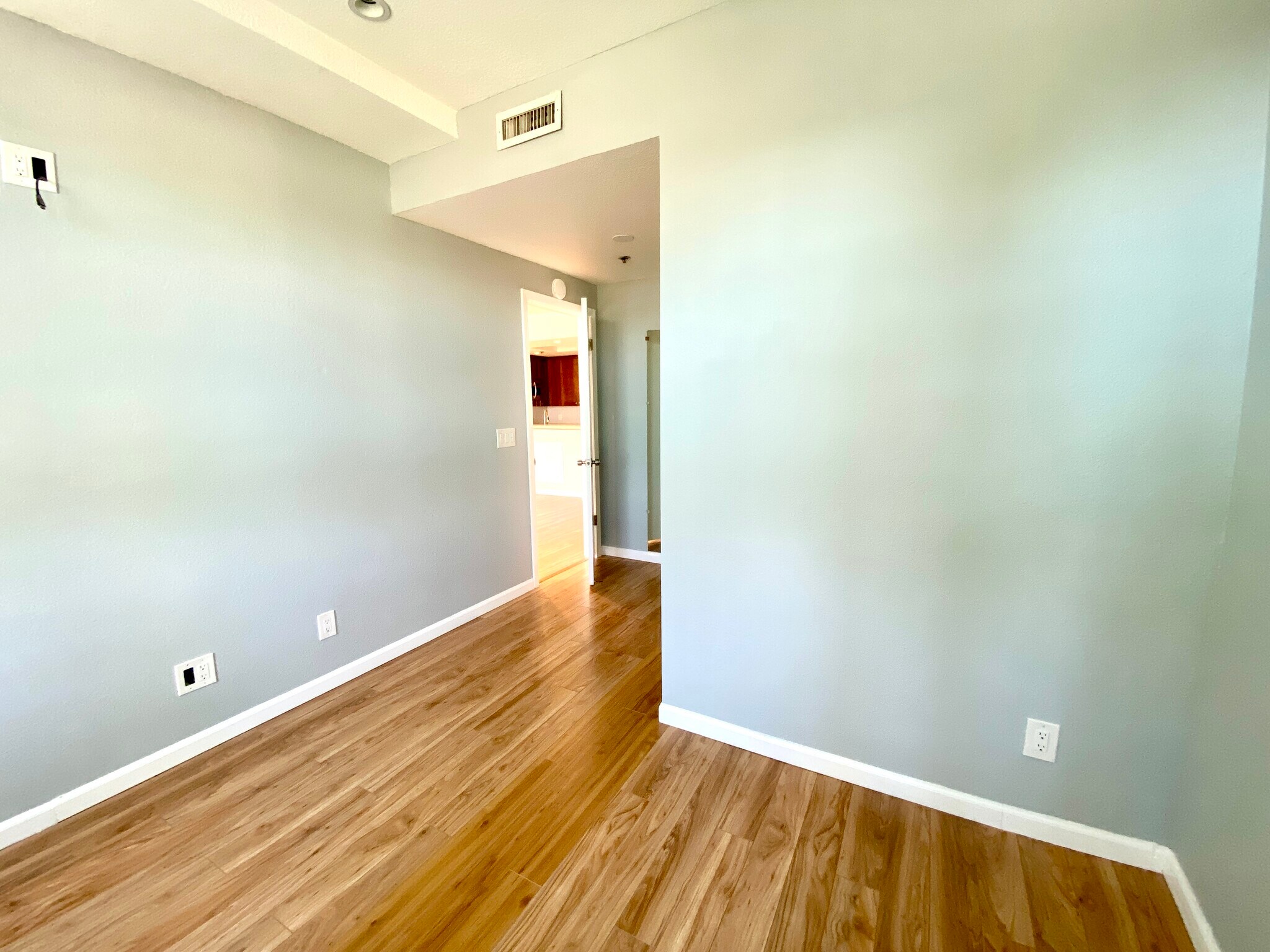 Building Photo - 411 Park Ave