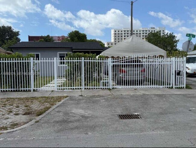 Building Photo - 1336 NW 38th St