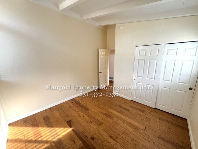 Building Photo - Beautiful 3-Bed, 2 Bath Mission Fields Home in Carmel-by-the-Sea with Modern Kitchen and Hardwood...