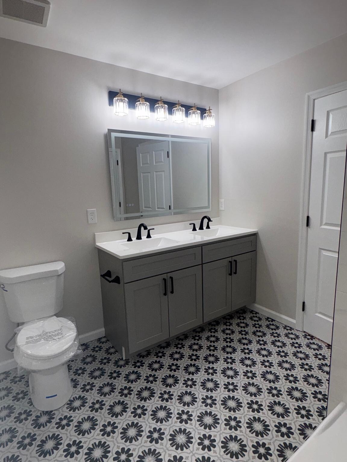 Building Photo - 7 Chapel Hill Rd