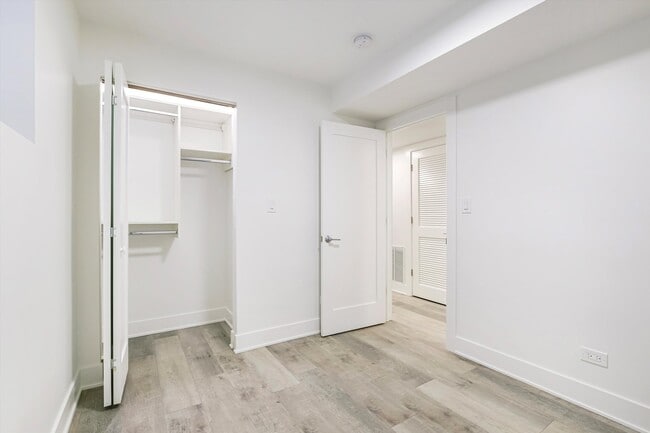 Building Photo - 2316 W Augusta Blvd