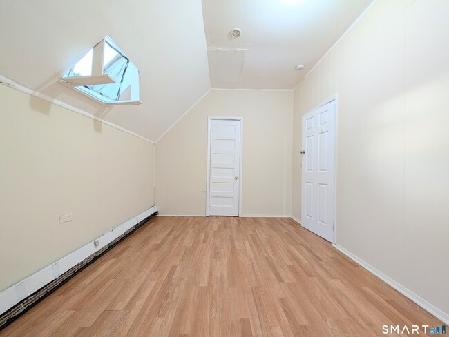 Building Photo - 107 Catherine St