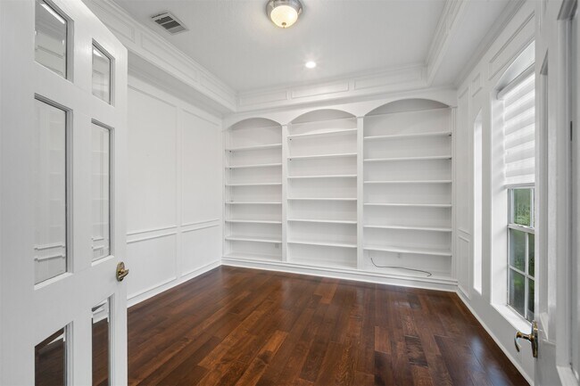 Building Photo - 3622 Springhill Ln