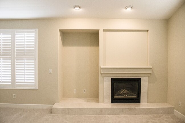 Building Photo - 55+ gated community of Miners Village in Double Diamond.
